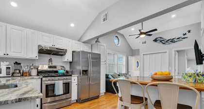 Walk to beach! 4 Beach Badges Included. BBQ + Fire Pit. Towels and Linens incl.