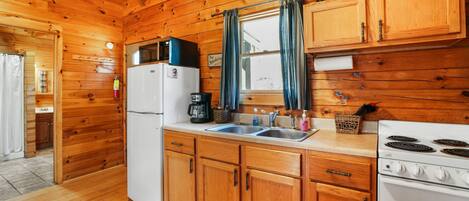 Coffee/tea maker, fridge, microwave, oven