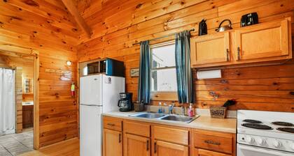 Sunset Ridge Cabin | 200 Acres, Pets, Hot Tub