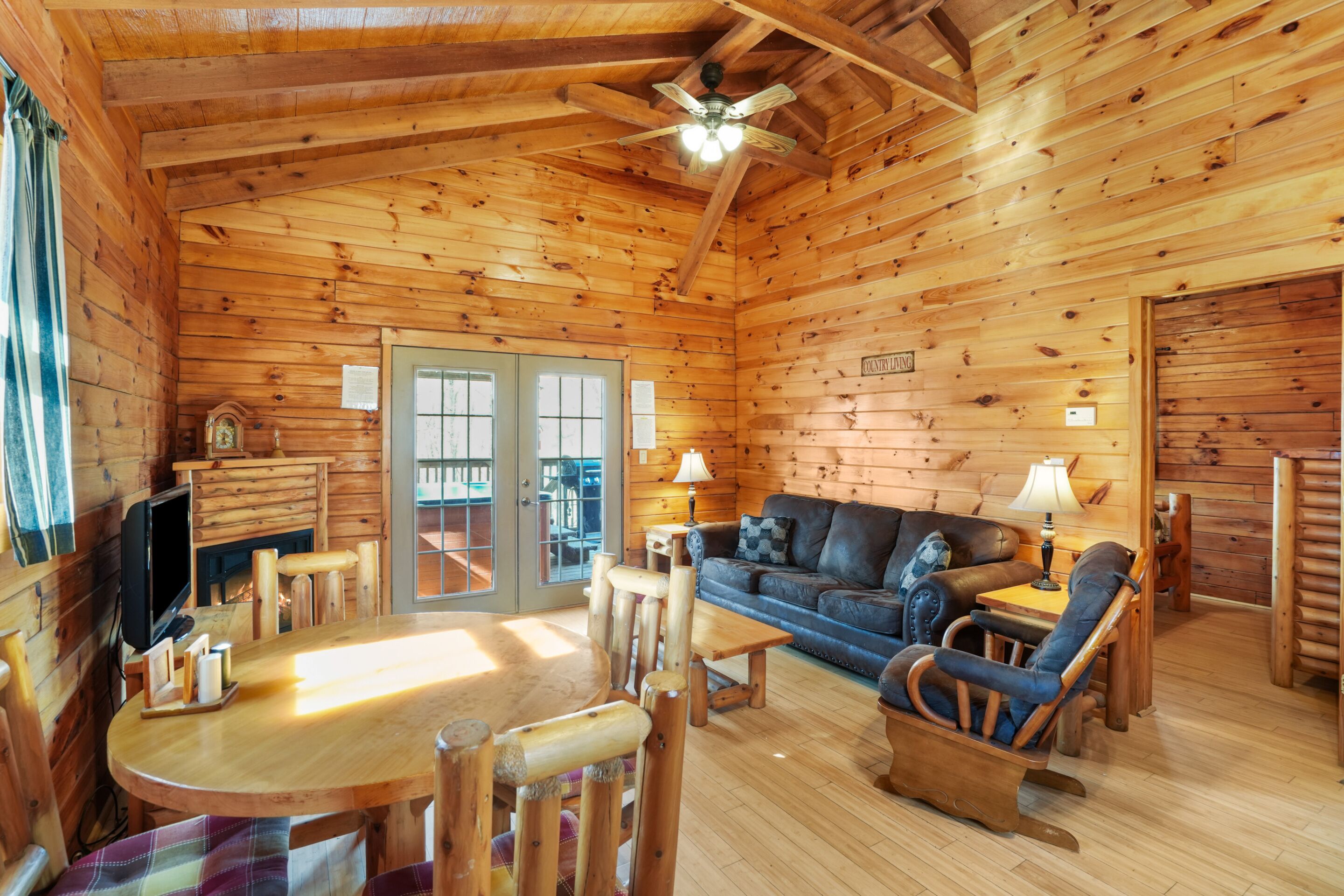 Televisie en een open haard