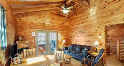 Sunset Ridge Cabin | 200 Acres, Pets, Hot Tub