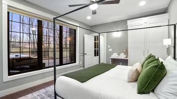 1 bedroom, bed sheets