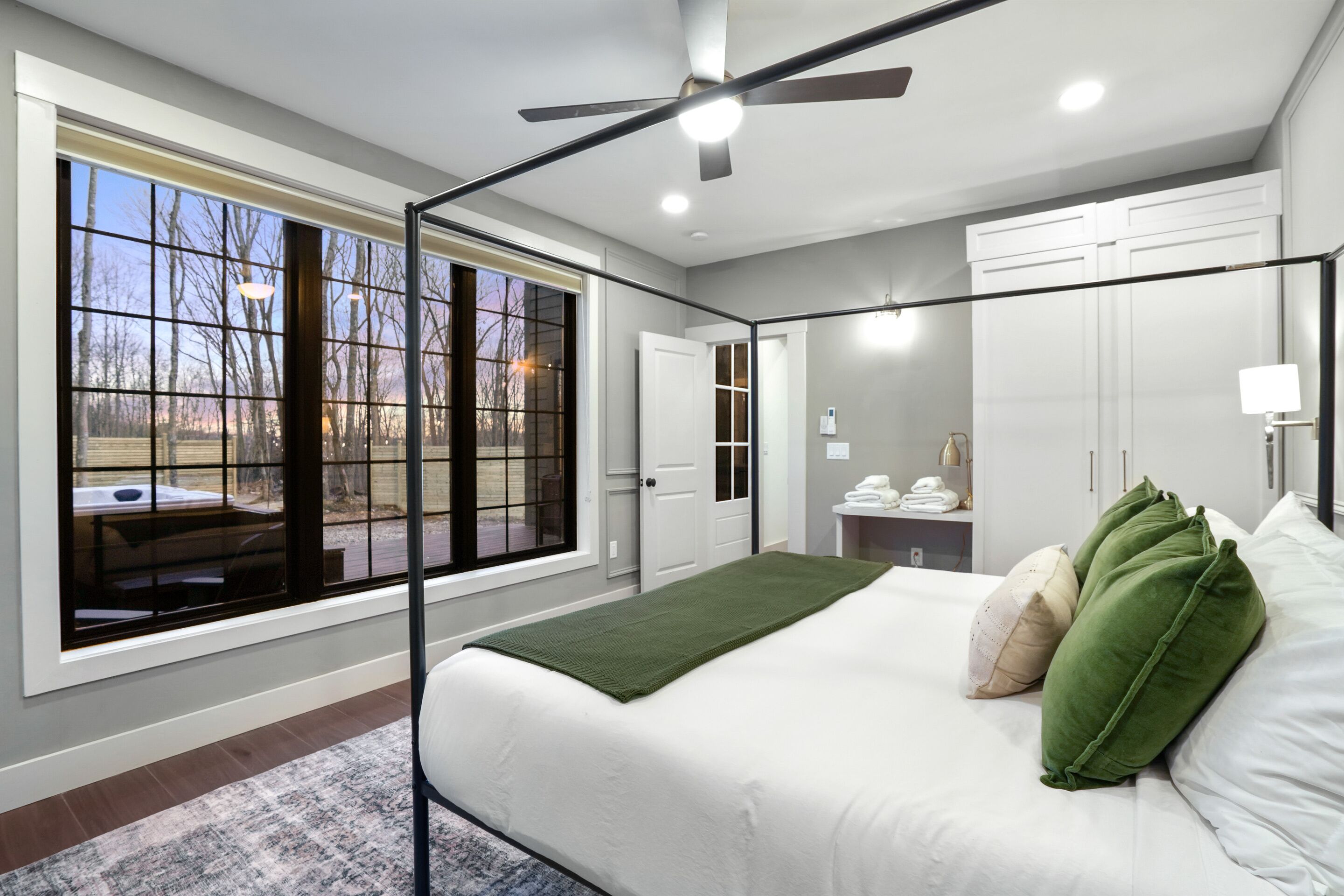 1 bedroom, bed sheets