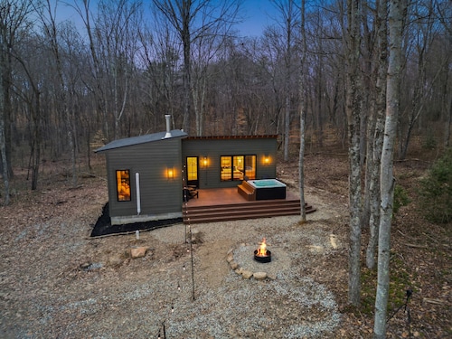 Virginia's House | Hocking Hills, Unique Retreat