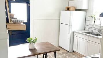 Fridge, stovetop