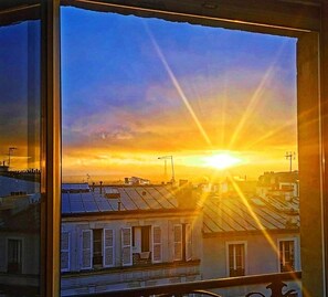 Interior - Crazy Skyshow Flat in Montmartre (Paris)