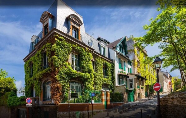 Exterior - Crazy Skyshow Flat in Montmartre (Paris)