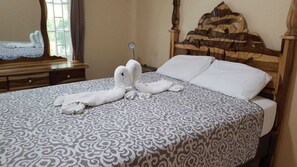 3 habitaciones, escritorio, tabla de planchar con plancha y wifi 