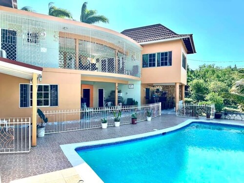 Chaudhry House Villa Montego Bays 
 