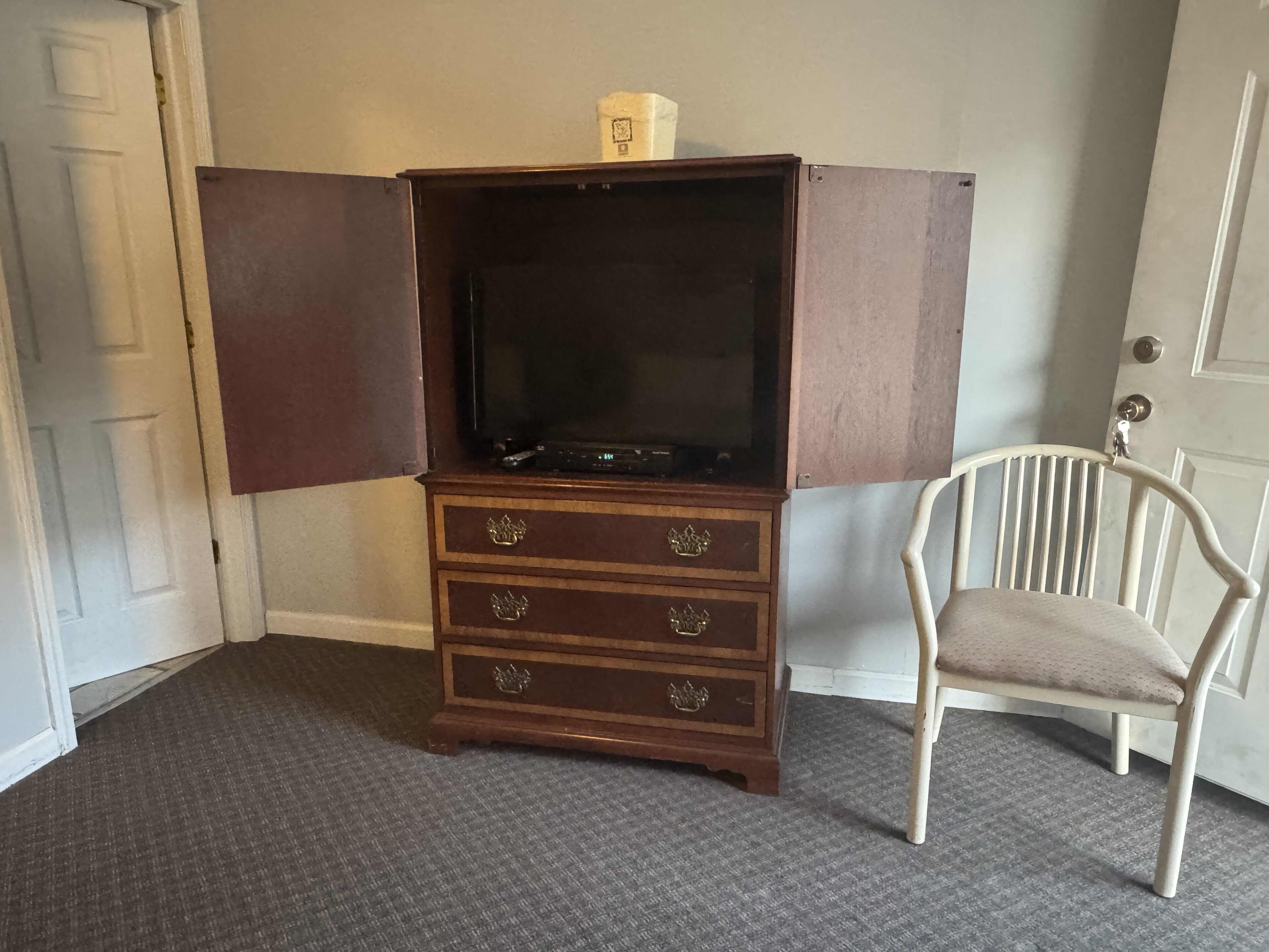 Standard Room, 1 Queen Bed, Non Smoking | Blackout drapes, free WiFi, bed sheets