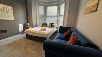 5 slaapkamers, een strijkplank/strijkijzer, wifi, beddengoed