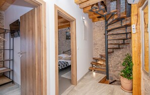 3 bedrooms, travel crib, free WiFi, bed sheets