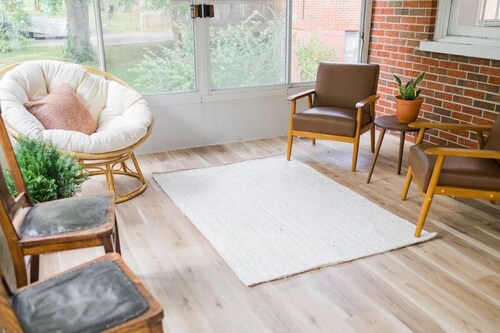 Golden House: Sleeps 12 • Cozy + Modern - close to UK, Summit + Keeneland!