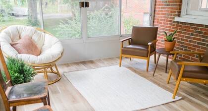 Golden House: Sleeps 12 • Cozy + Modern - close to UK, Summit + Keeneland!