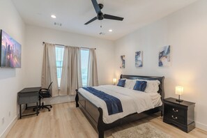 3 chambres, fer et planche à repasser, Wi-Fi, draps fournis