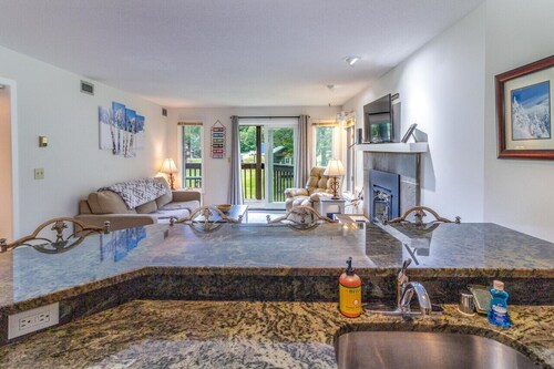 Ski Haven: 1-Bed Ski-in/out Condo, Okemo Base Area
