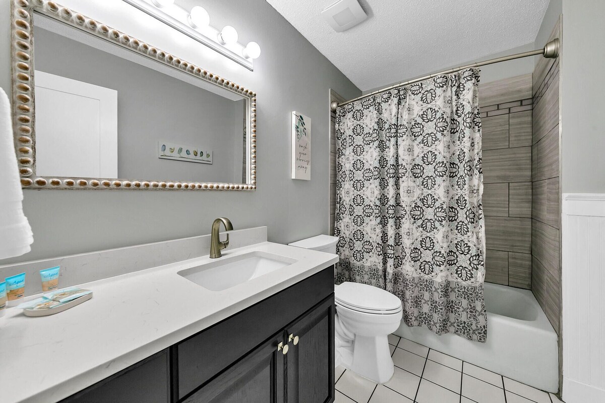 Photo 7 of Pet Friendly! Private Beach Access! Chateau La Mer 8C Destin!