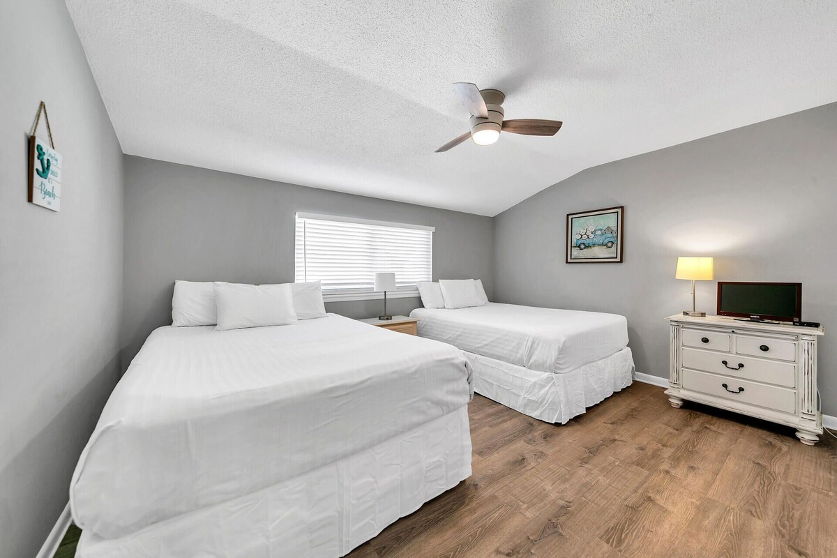 Photo 16 of Pet Friendly! Private Beach Access! Chateau La Mer 8C Destin!