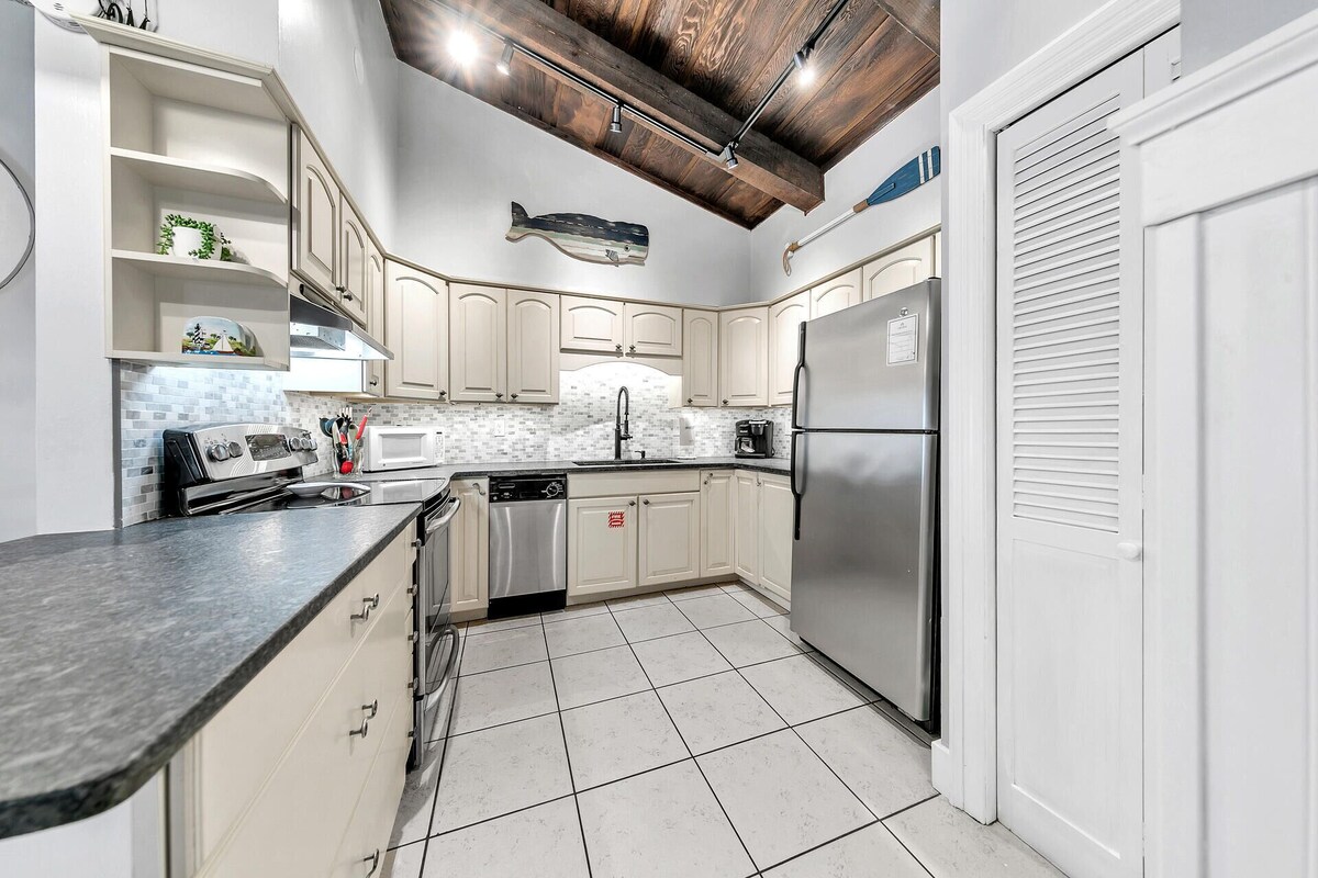 Photo 4 of Pet Friendly! Private Beach Access! Chateau La Mer 8C Destin!