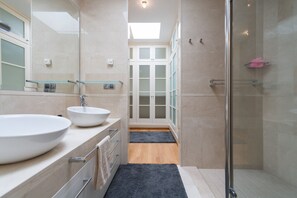 Shower, hair dryer, towels - Spectacular house with private heated pool in paradise (Mogán)
