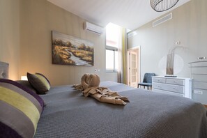 5 bedrooms, iron/ironing board, free WiFi, bed sheets