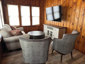 Smart TV - Mansion on market street! Downtown Hermann MO (Hermann)