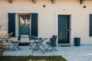 Outdoor dining - Orient Suite in Gio&Leo GuestHouse - Lakeside L&b (Lesa)