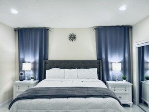 4 habitaciones, tabla de planchar con plancha, wifi y ropa de cama 