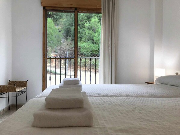 2 bedrooms, WiFi, bed sheets