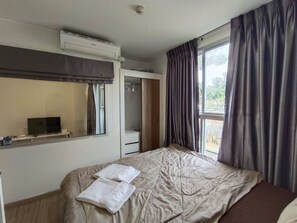 4 bedrooms, WiFi, bed sheets - J condo Rama 2 (Krung Thep Maha Nakhon)