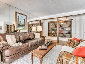 Living area - Poppy's Place - Campus Home w/ Pool (Norman)