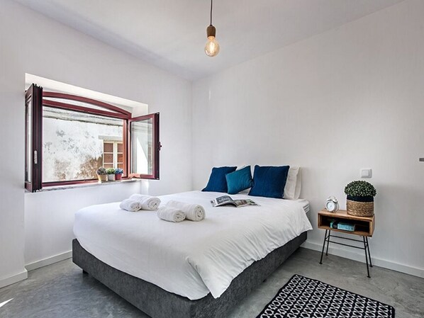 6 chambres, bureau, accès Internet