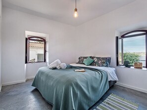 6 habitaciones, escritorio y internet 