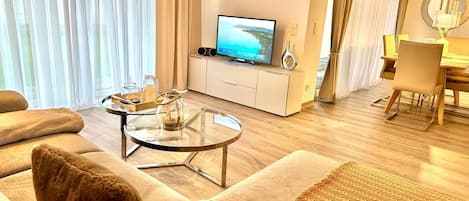 Televisión, mesa de ping pong, estéreo