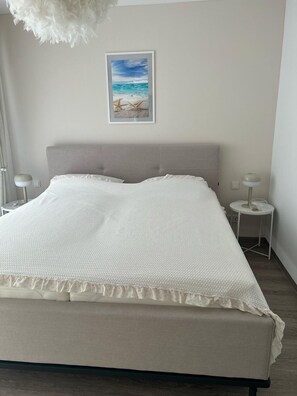 2 bedrooms, iron/ironing board, WiFi