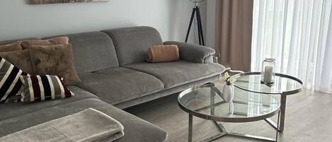 TV, table tennis, stereo