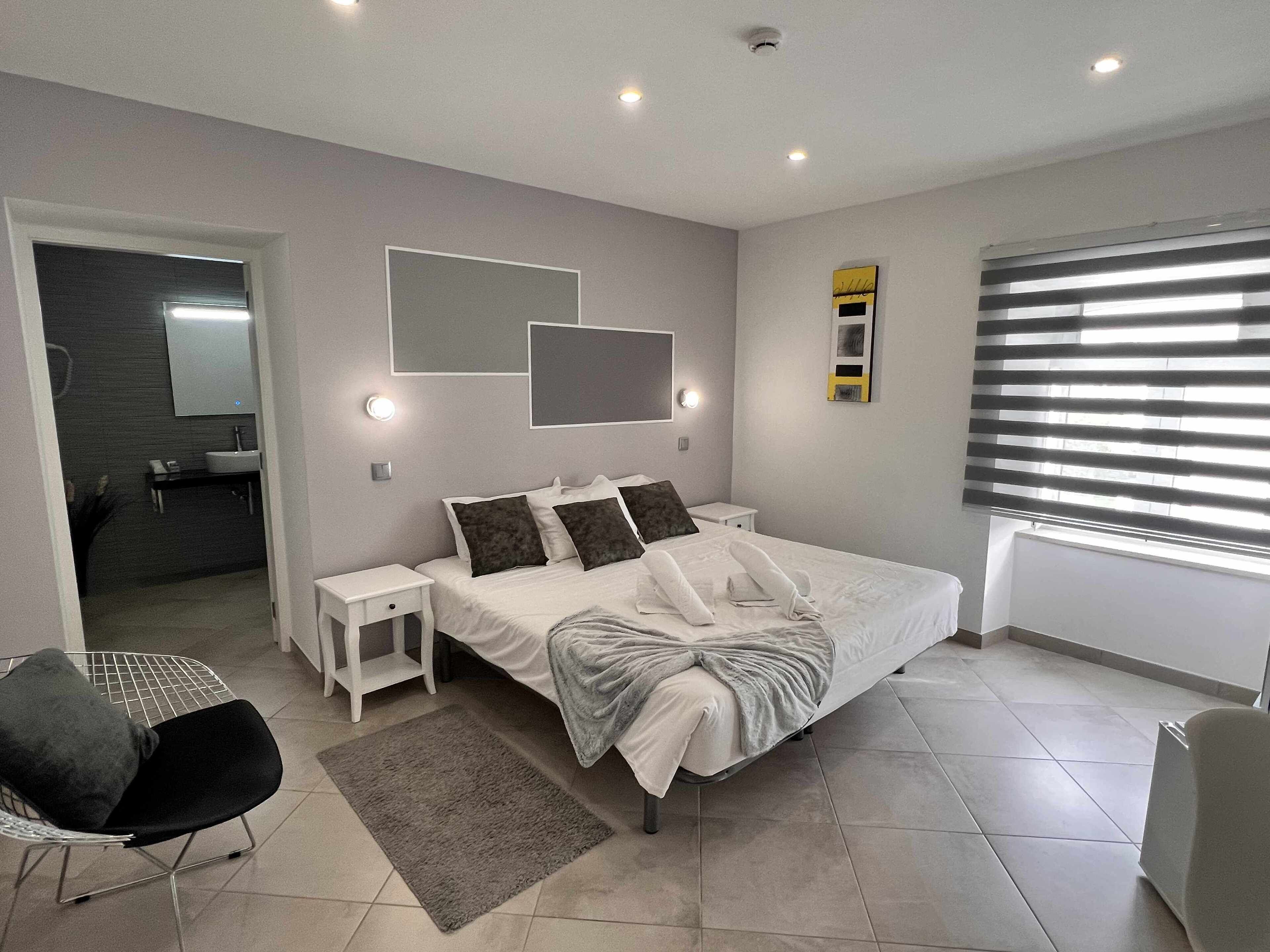 1 dormitorio, cuna de viaje, wifi gratis y ropa de cama