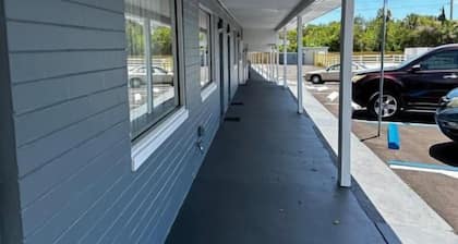 Red Carpet Inn