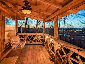 Terrace/patio - Treehouse Thyme - total privacy in woods (Mountain View)