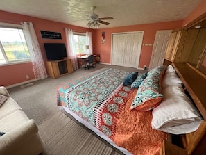 1 bedroom, WiFi, bed sheets - The Orange Room at the Salem House Deluxe private Bedroom in shared living space (Rexburg)