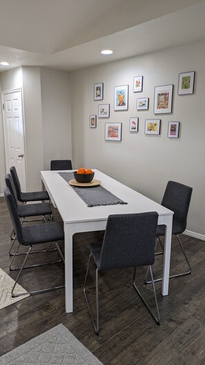 Dining - Entire Pet Friendly House-Fully Fenced Backyard-Abundant Play Space-Near Resorts (Sandy)