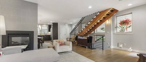 Smart TV, computer monitors