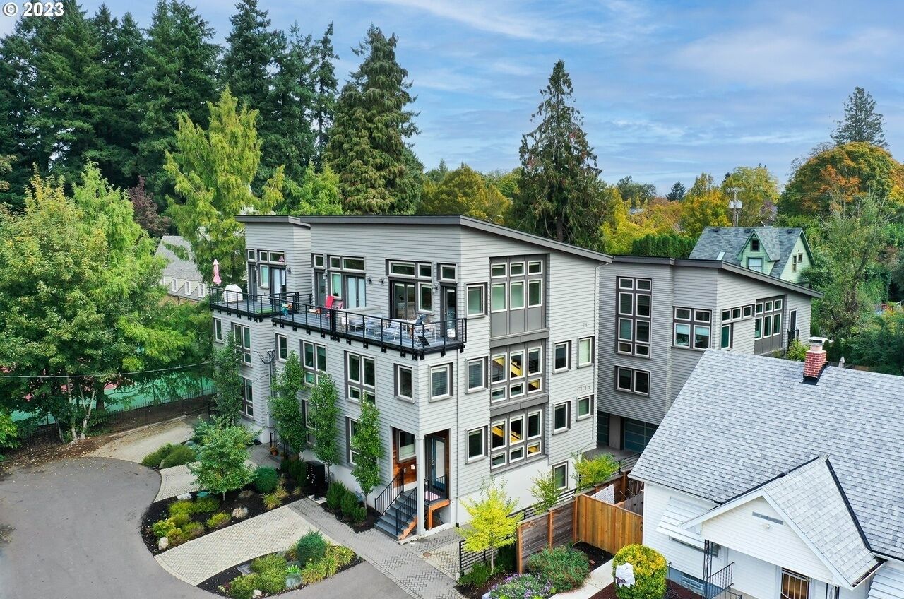 Modern Sellwood Condo, pickleball & cafe haven