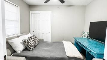 4 bedrooms, desk, iron/ironing board, free WiFi