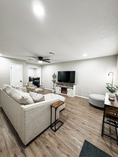 Moonlight Mountains: New/Remodeled, Clean 4BR Home Near Fort Sill, Wichita Mts