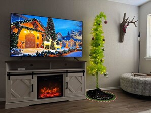 Interior - Moonlight Mountains: New/Remodeled, Clean 4BR Home Near Fort Sill, Wichita Mts (Cache)
