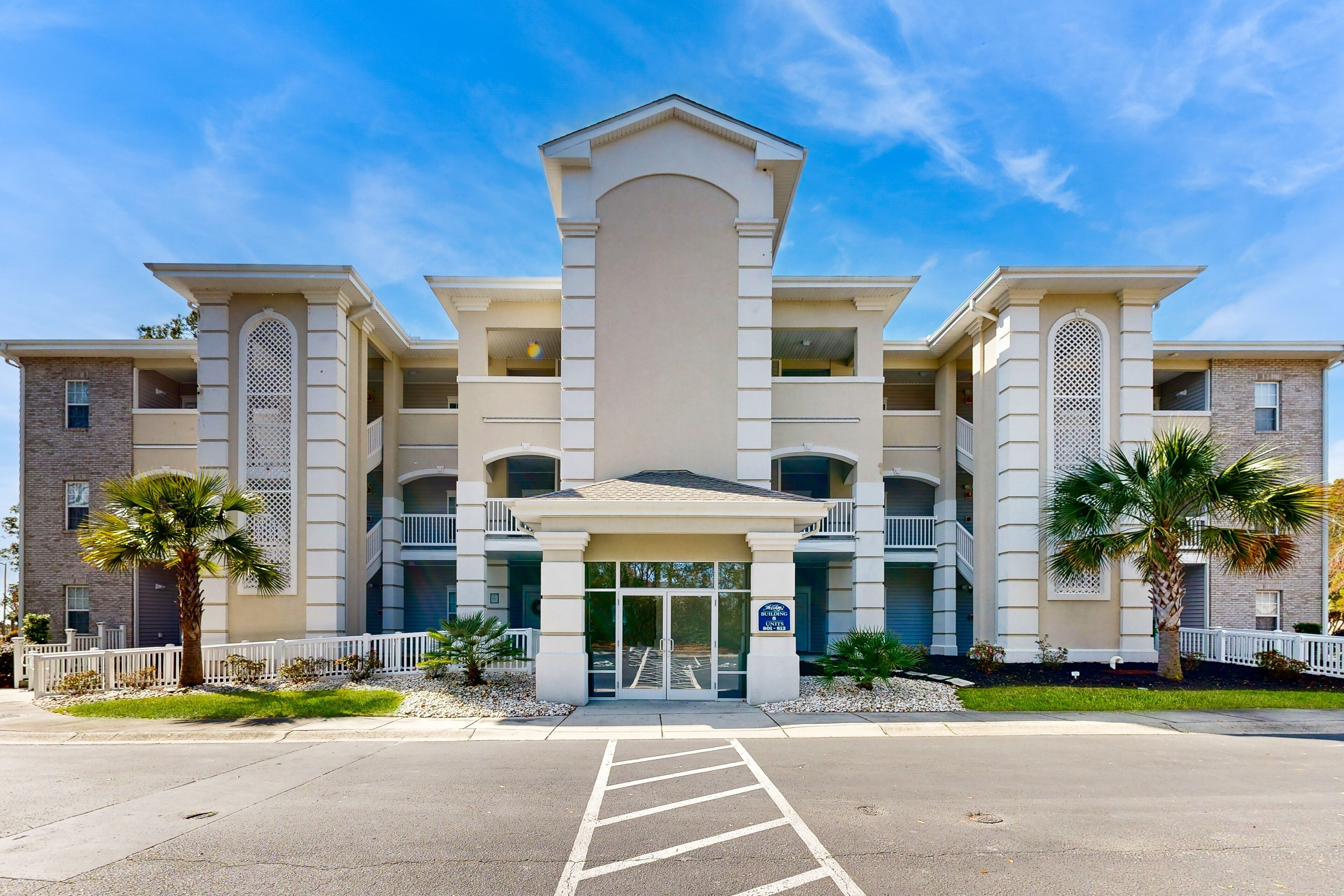 Sunny condo with a pool, balcony, chef's kitchen, beach gear, W/D, & AC