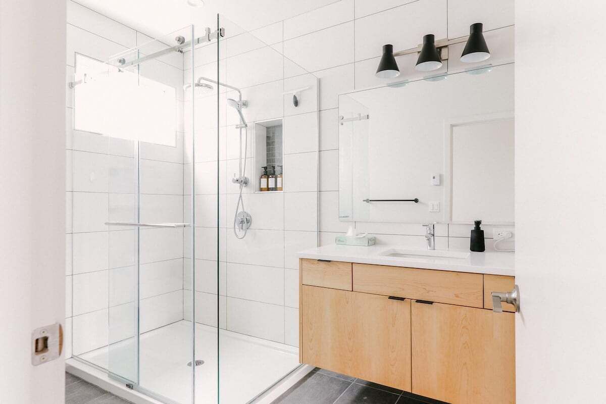Dusche, Haartrockner, Bidet, Handtücher