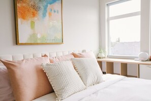 3 bedrooms, desk, free WiFi, bed sheets