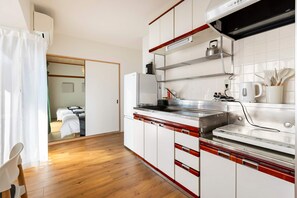 Basic Apartment | Private kitchen - Pine Brook Apartments 306 (Osaka)